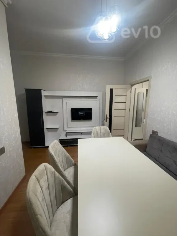 Kirayə verilir 2 otaqlı yeni tikili 49 m²