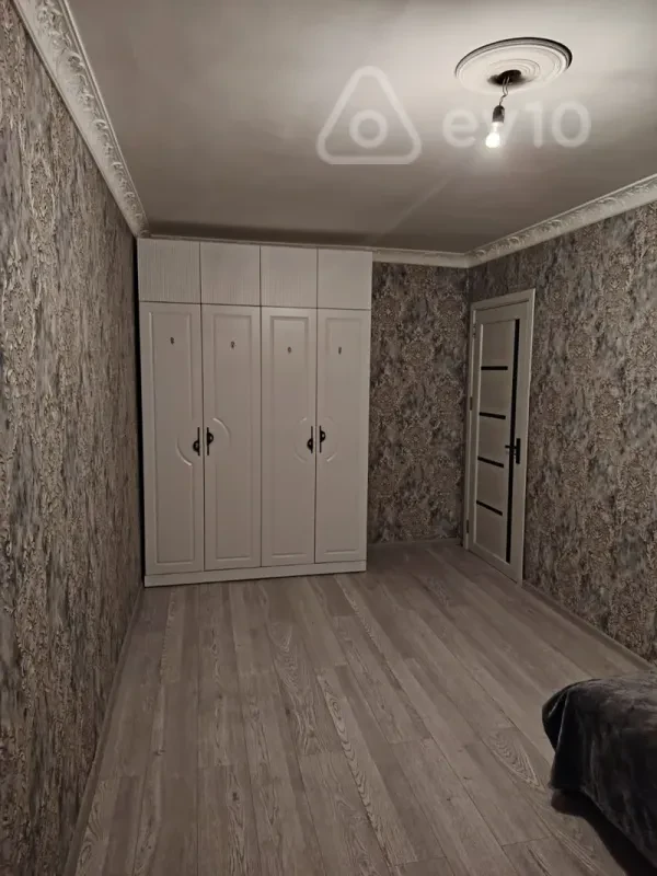 Kirayə verilir 3 otaqlı köhnə tikili 65 m²