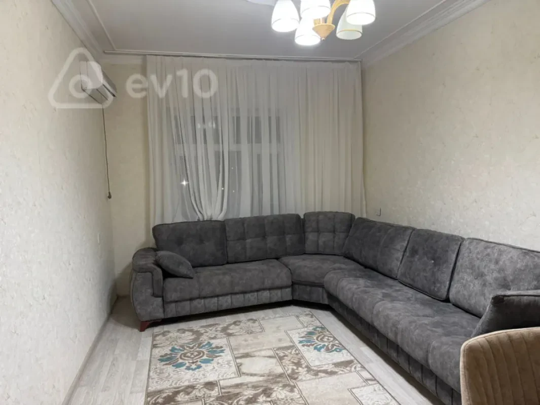 Kirayə verilir 2 otaqlı köhnə tikili 55 m²