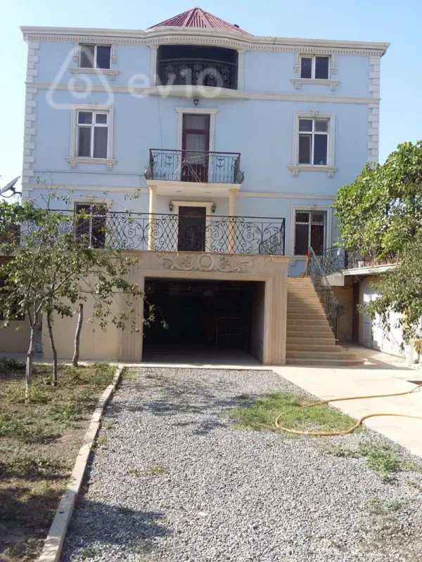 Satılır 5 otaqlı həyət evi 380 m²