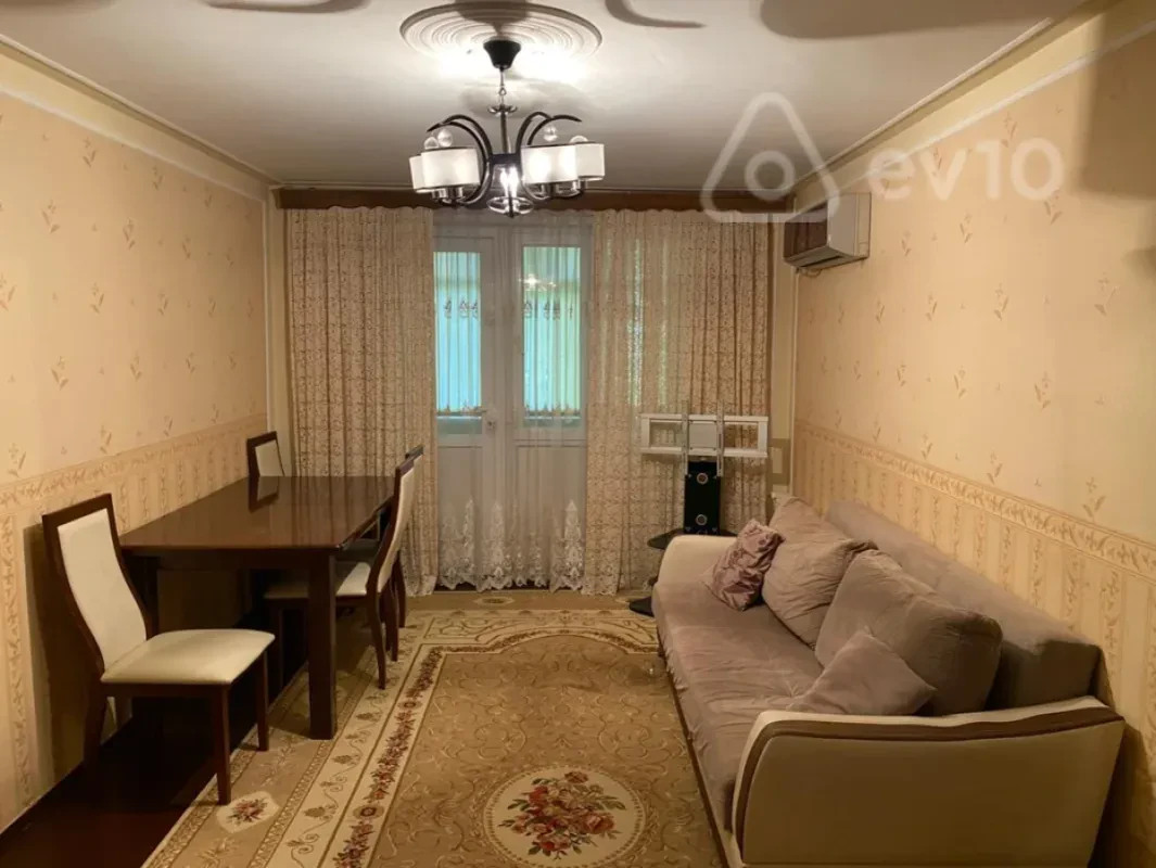 Kirayə verilir 2 otaqlı köhnə tikili 53 m²