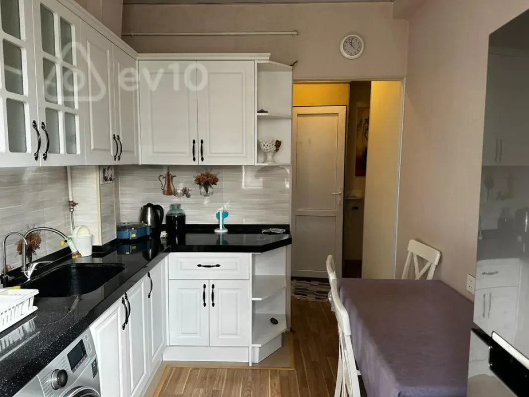 Kirayə verilir 2 otaqlı köhnə tikili 60 m²