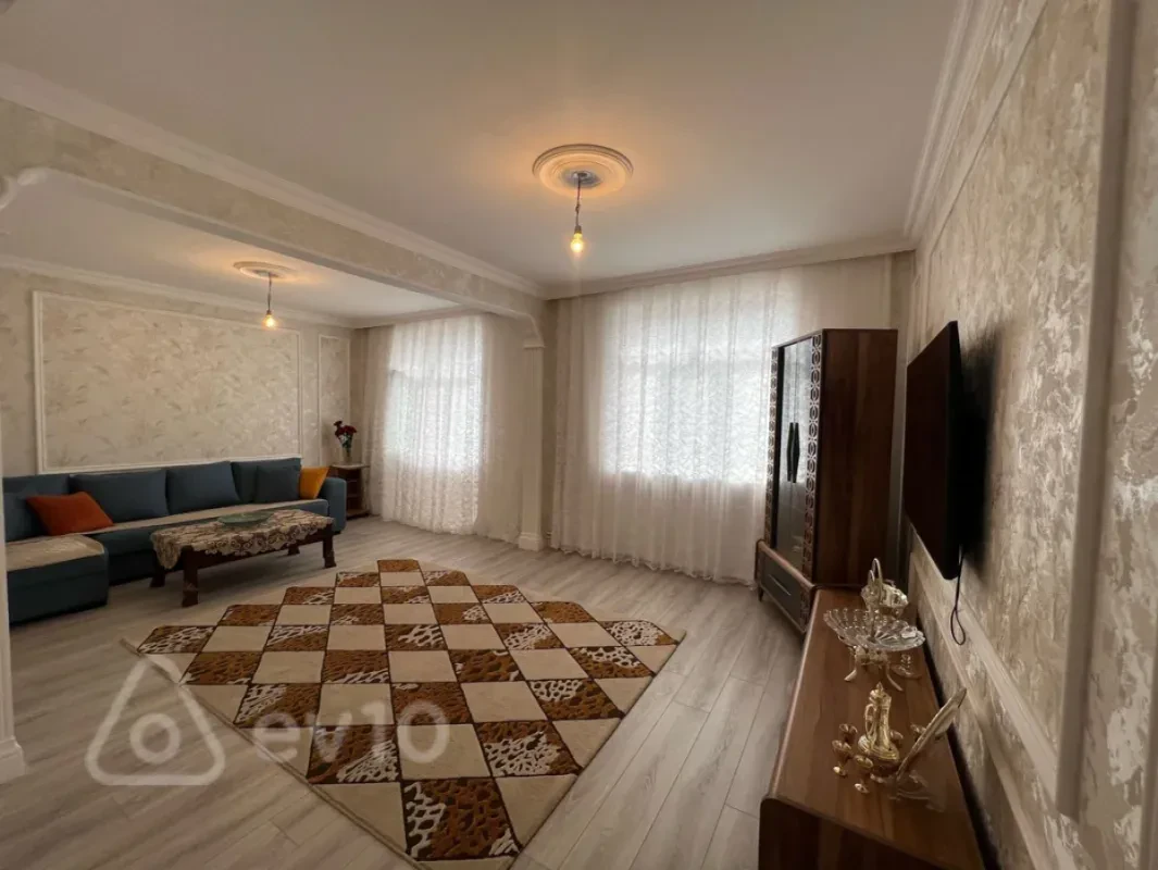 Kirayə verilir 4 otaqlı köhnə tikili 130 m²
