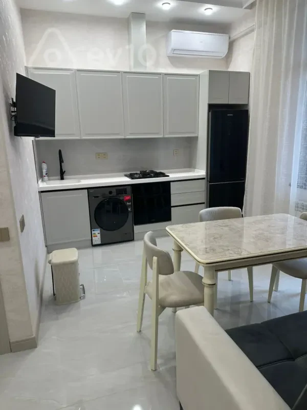 Kirayə verilir 2 otaqlı yeni tikili 65 m²