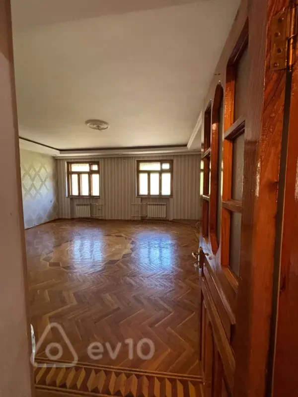 Satılır 4 otaqlı köhnə tikili 75 m²