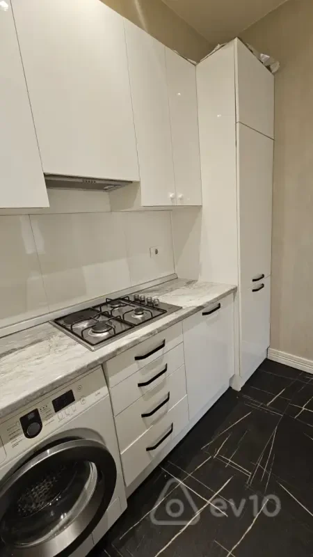 Kirayə verilir 3 otaqlı yeni tikili 80 m²