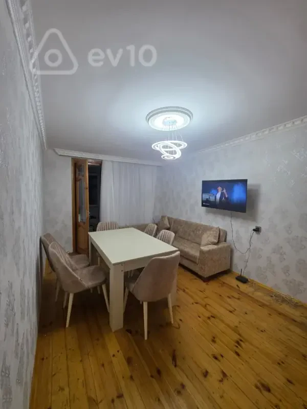 Kirayə verilir 2 otaqlı köhnə tikili 65 m²