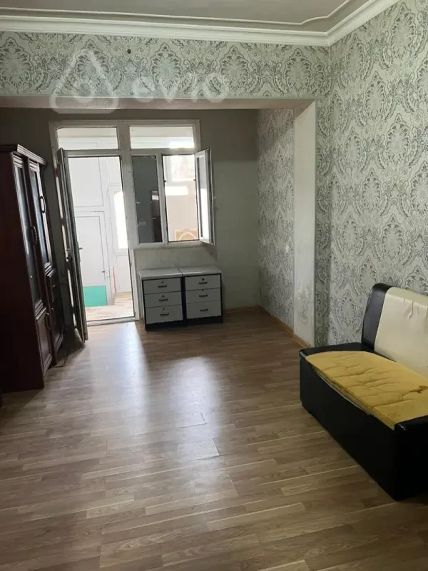 Kirayə verilir 2 otaqlı köhnə tikili 100 m²