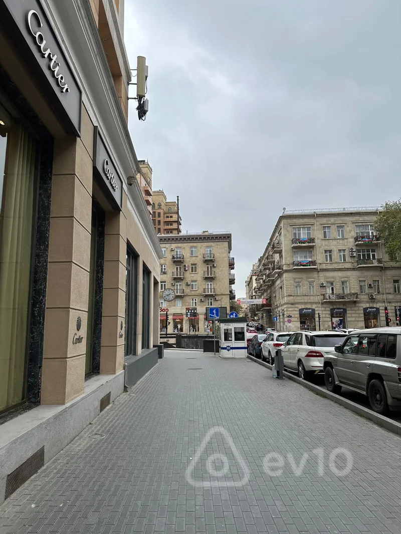 Satılır 3 otaqlı köhnə tikili 120 m²