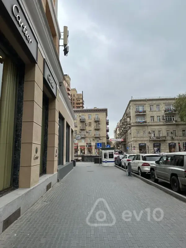 Satılır 3 otaqlı köhnə tikili 120 m²