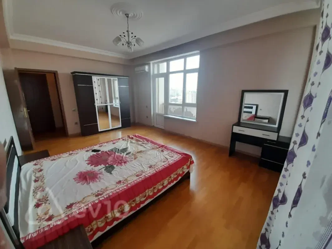 Kirayə verilir 3 otaqlı yeni tikili 128 m²