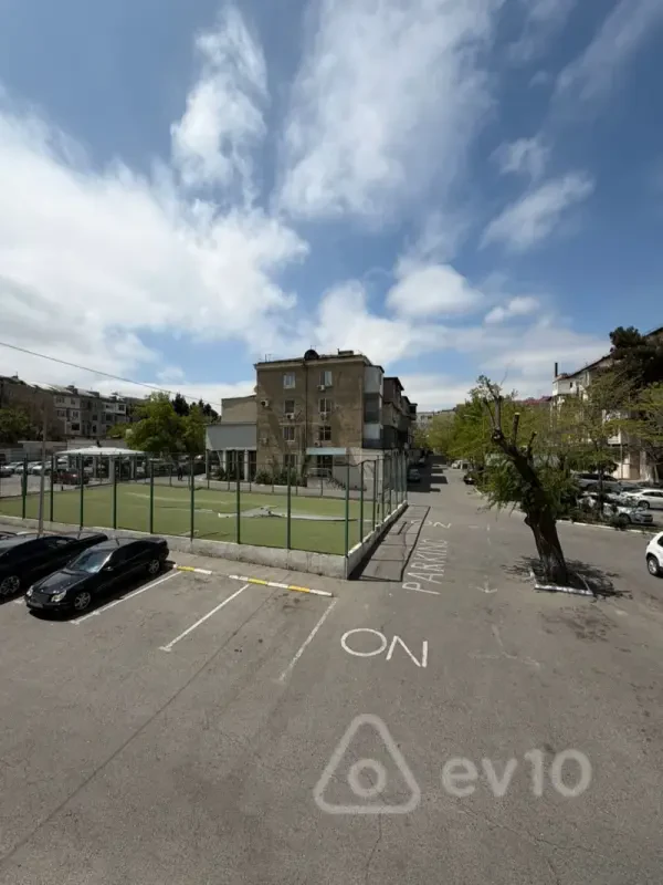 Satılır 3 otaqlı köhnə tikili 90 m²