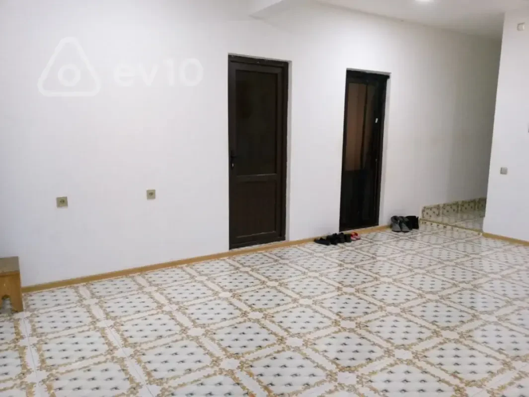 Satılır 6 otaqlı həyət evi 250 m²