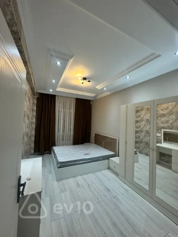 Kirayə verilir 2 otaqlı yeni tikili 80 m²