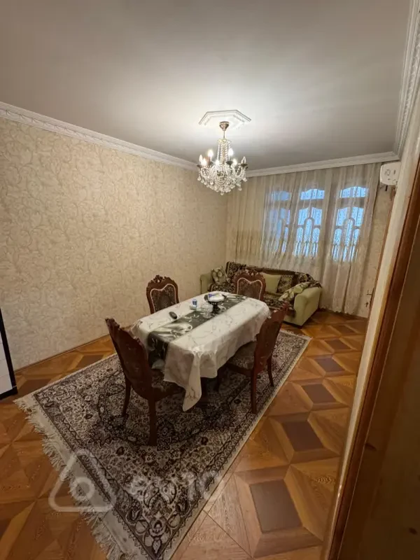 Kirayə verilir 2 otaqlı köhnə tikili 65 m²