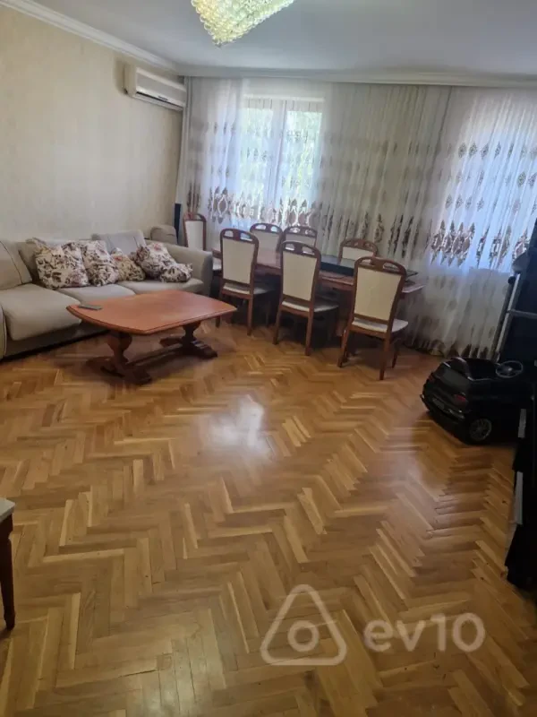 Satılır 4 otaqlı köhnə tikili 95 m²