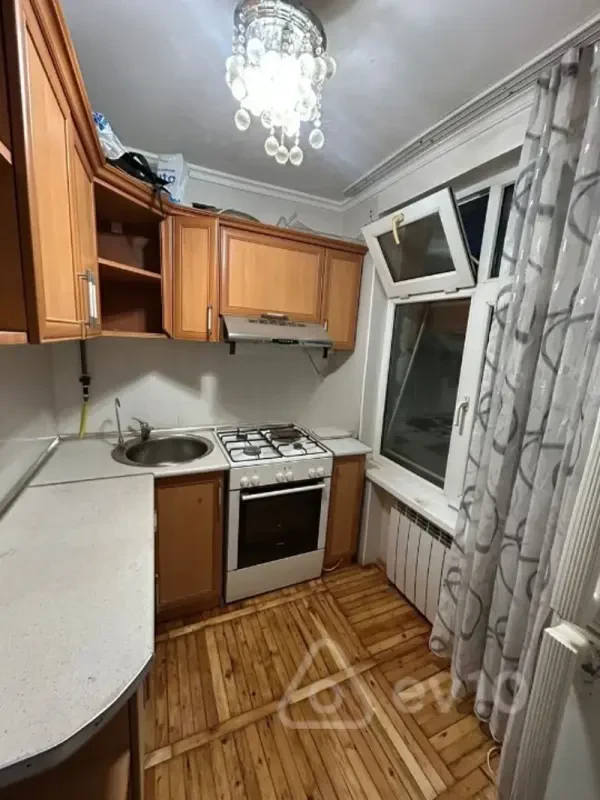 Kirayə verilir 2 otaqlı köhnə tikili 48 m²