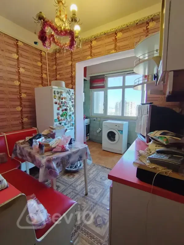 Satılır 4 otaqlı köhnə tikili 115 m²