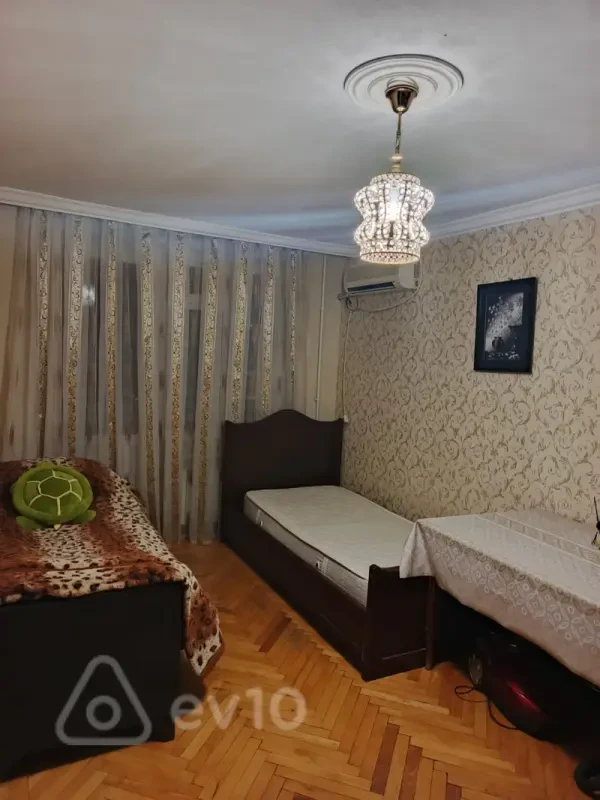 Kirayə verilir 2 otaqlı köhnə tikili 60 m²
