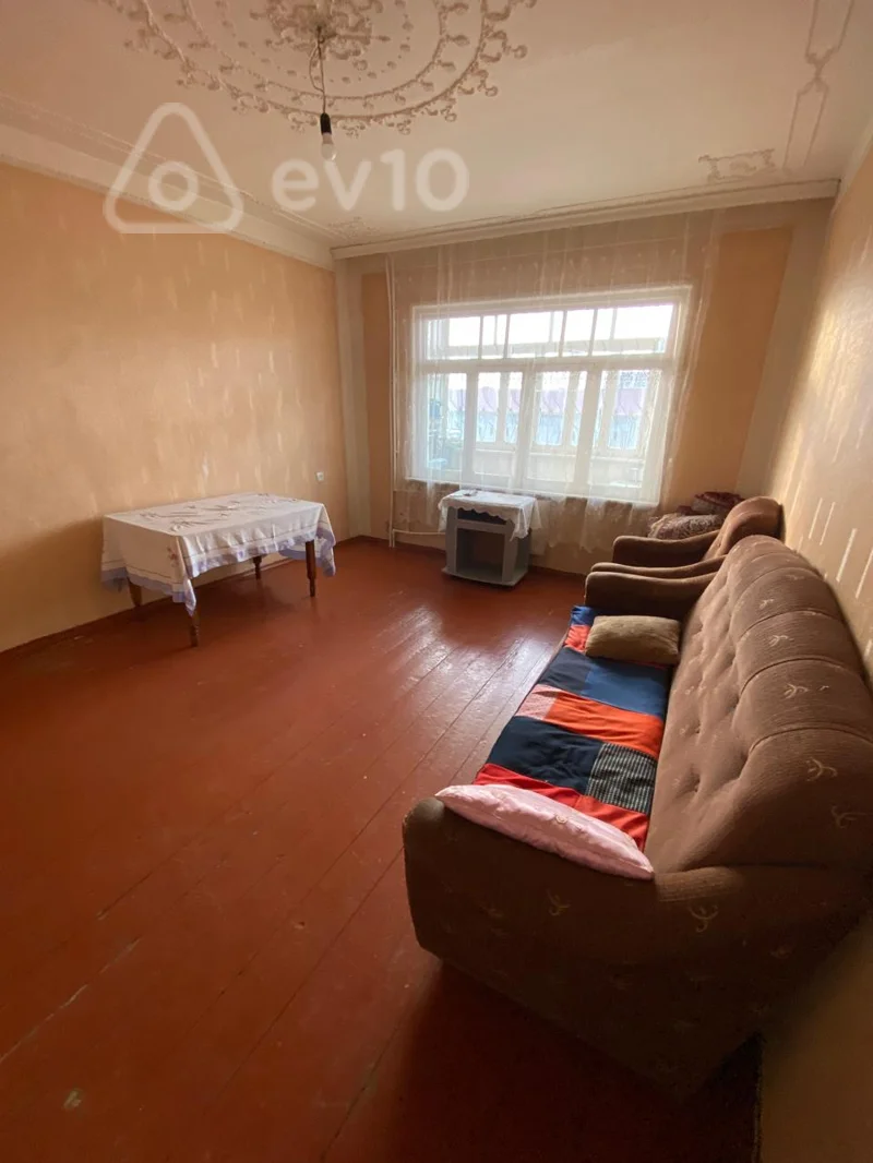Kirayə verilir 3 otaqlı köhnə tikili 75 m²