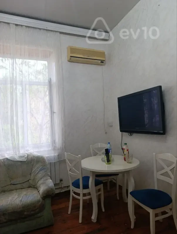 Kirayə verilir 2 otaqlı köhnə tikili 60 m²