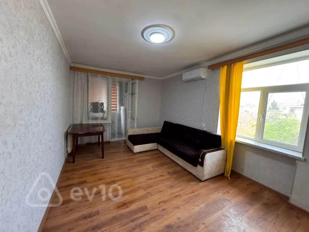 Kirayə verilir 2 otaqlı köhnə tikili 45 m²