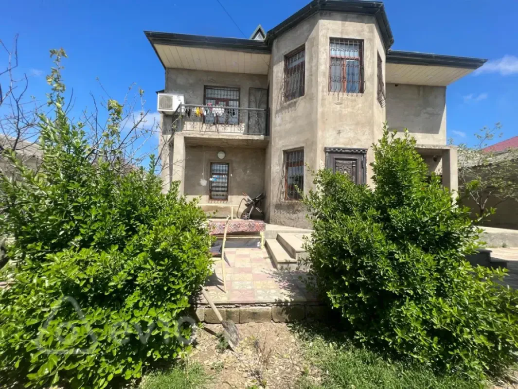 Satılır 6 otaqlı həyət evi 250 m²