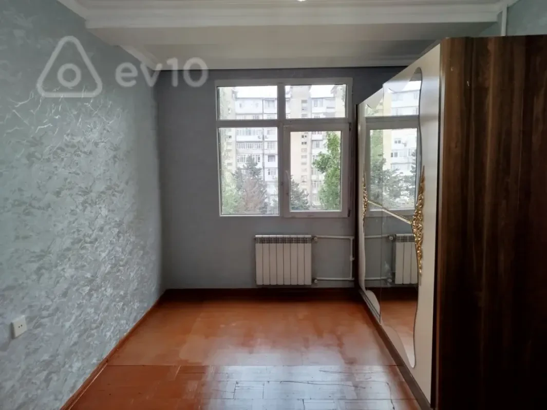 Kirayə verilir 2 otaqlı köhnə tikili 40 m²