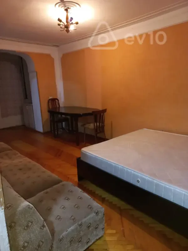 Kirayə verilir 1 otaqlı köhnə tikili 38 m²