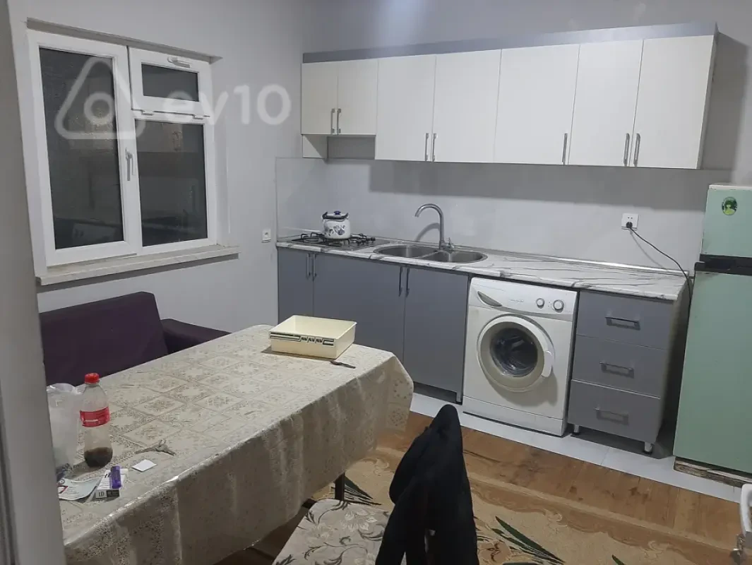 Kirayə verilir 2 otaqlı köhnə tikili 100 m²