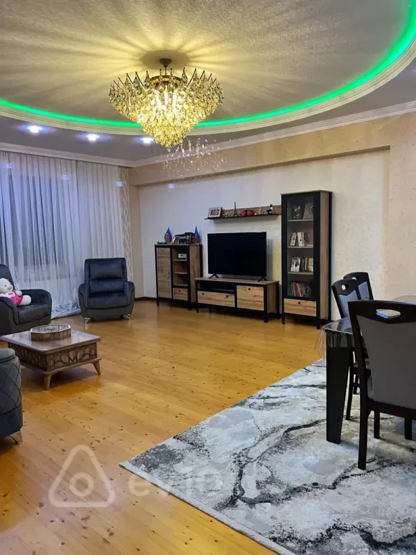 Kirayə verilir 4 otaqlı yeni tikili 160 m²