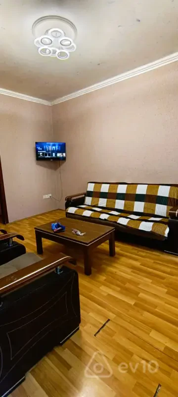 Kirayə verilir 3 otaqlı köhnə tikili 70 m²
