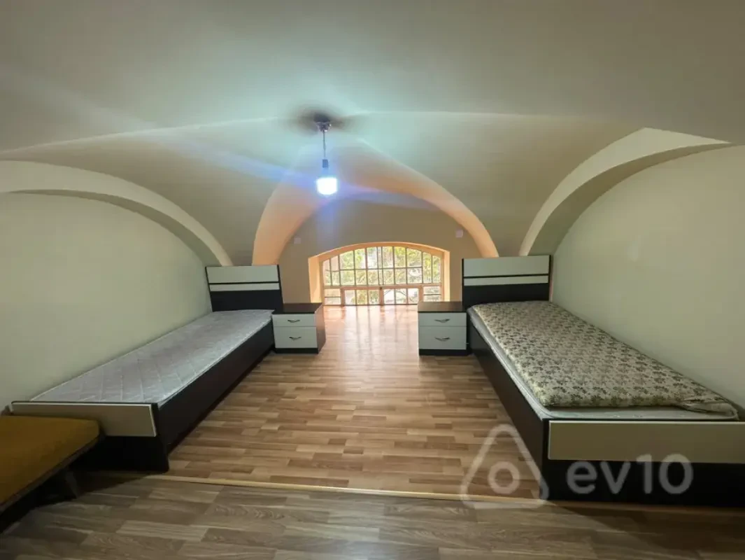 Kirayə verilir 2 otaqlı köhnə tikili 60 m²