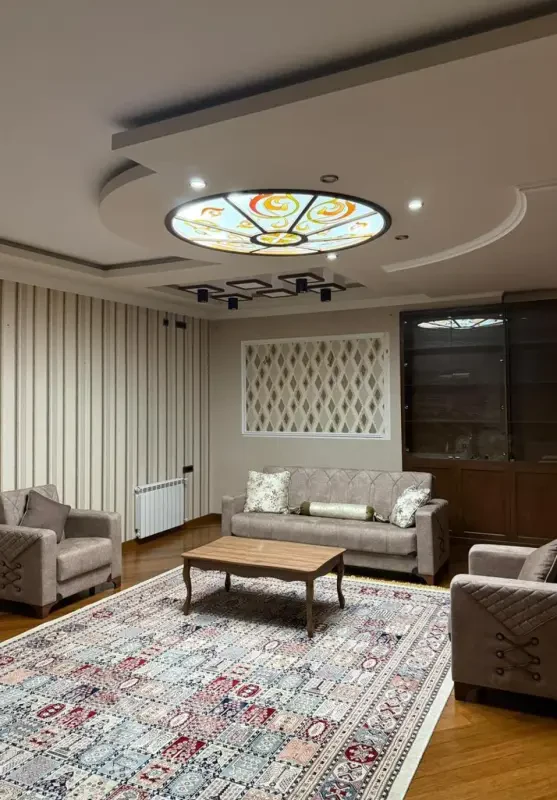 Kirayə verilir 3 otaqlı yeni tikili 170 m²