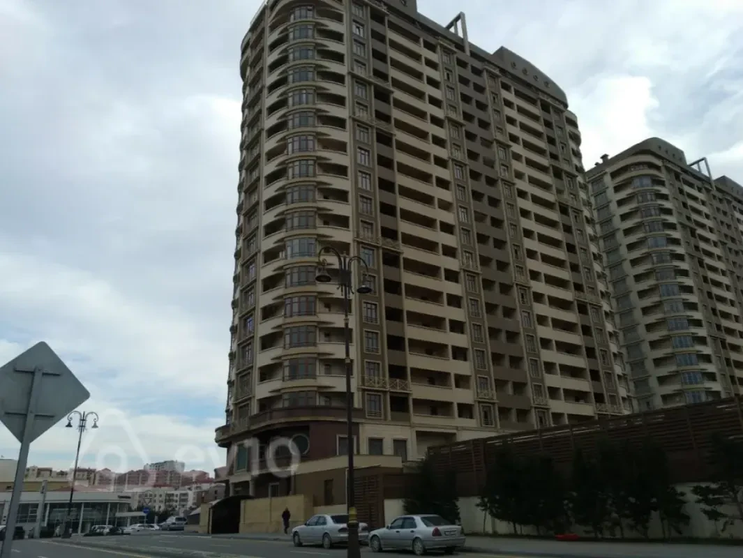 Satılır 2 otaqlı yeni tikili 60 m²
