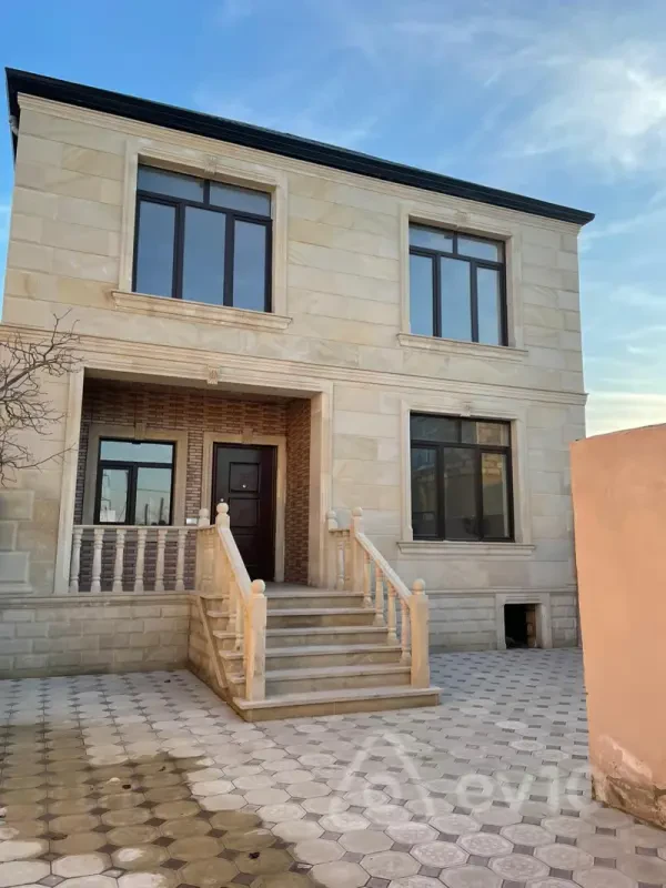 Satılır 4 otaqlı həyət evi 250 m²