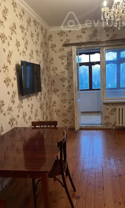 Kirayə verilir 2 otaqlı köhnə tikili 35 m²