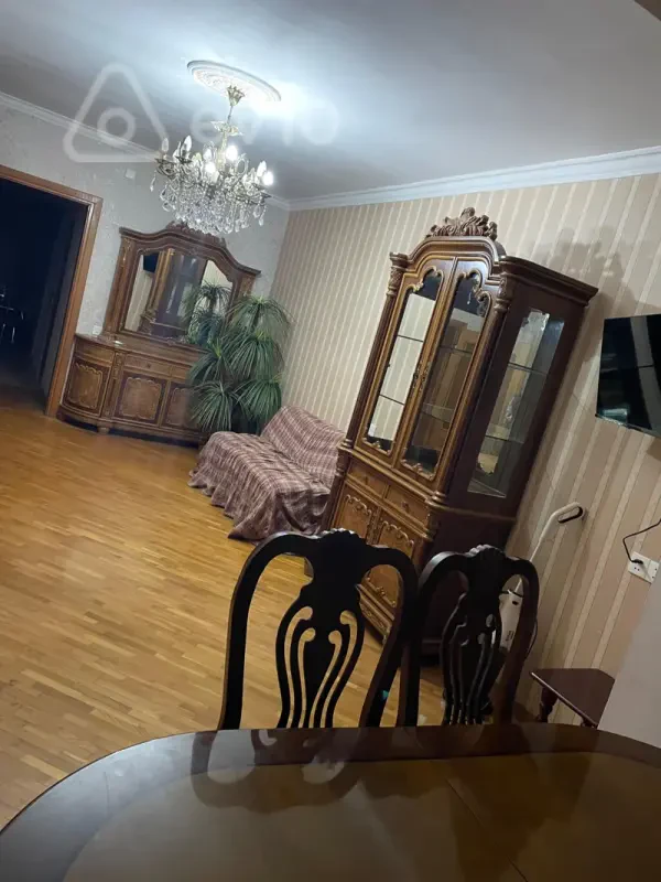 Kirayə verilir 2 otaqlı köhnə tikili 70 m²