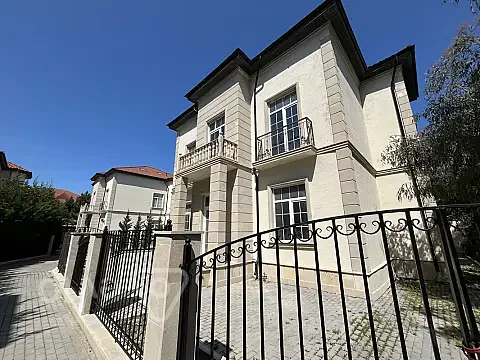 Satılır 8 otaqlı həyət evi 450 m² — Bakı, Sabunçu 8 otaq 450.00 m²