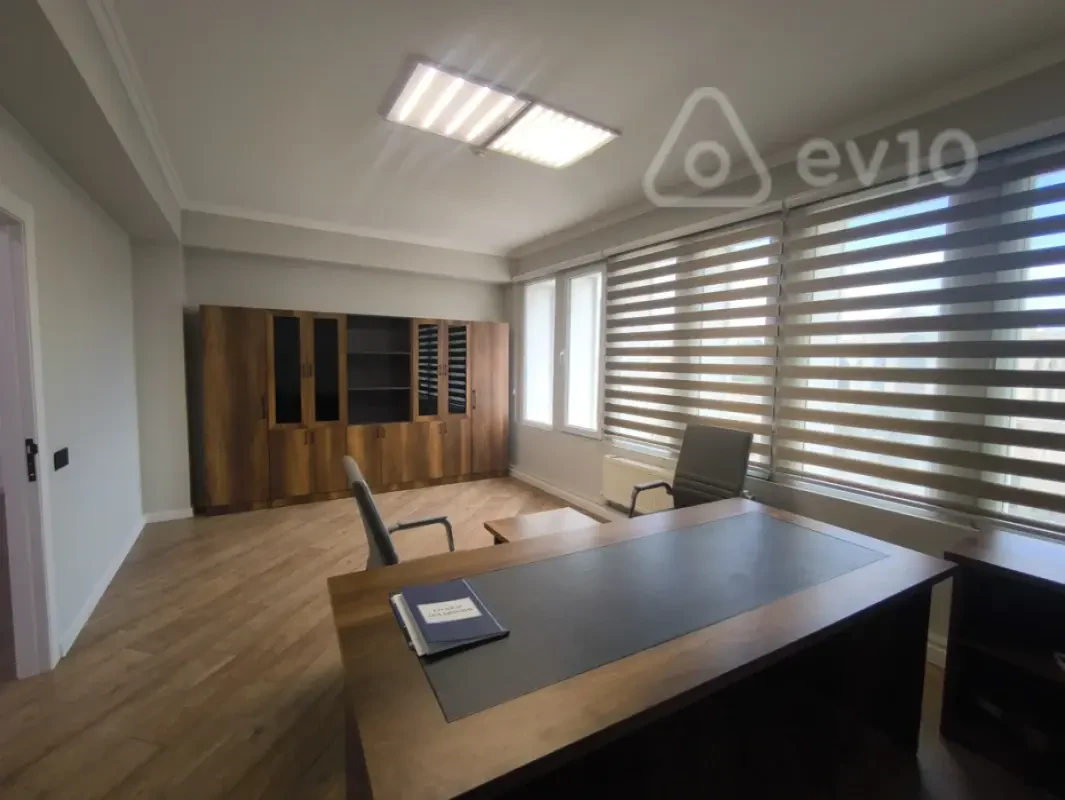 Kirayə verilir 9 otaqlı ofis 300 m²