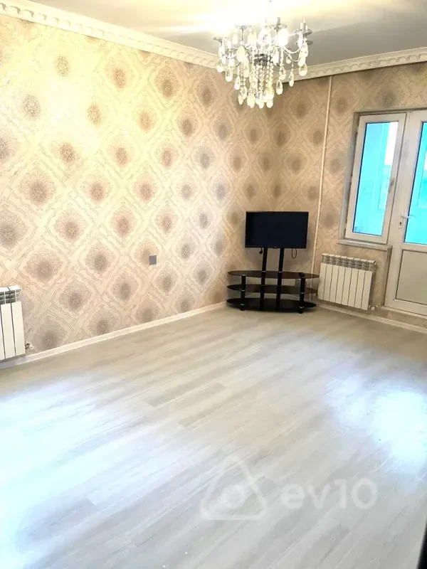 Satılır 2 otaqlı köhnə tikili 45 m²