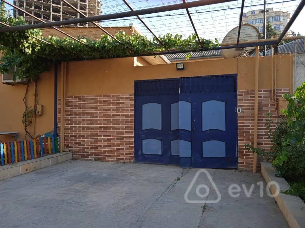 Kirayə verilir 7 otaqlı həyət evi 230 m²