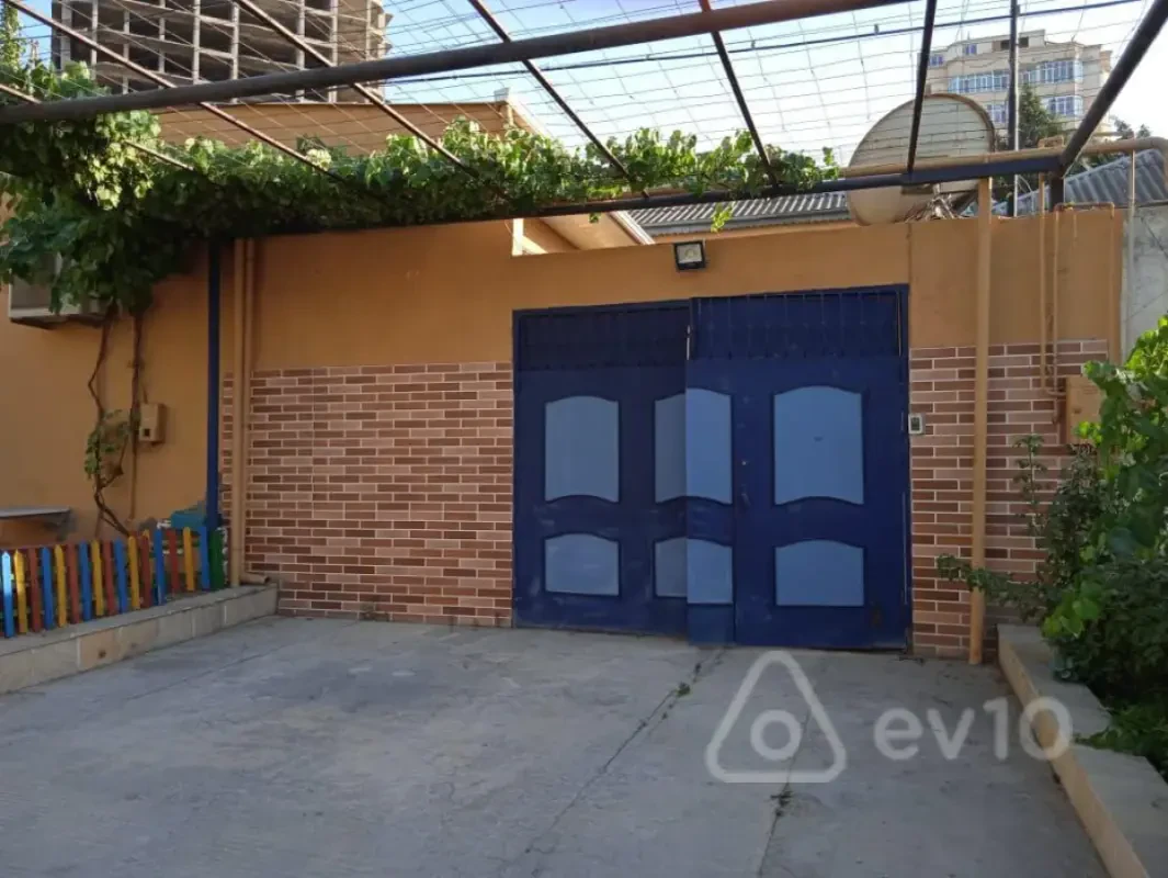 Kirayə verilir 7 otaqlı həyət evi 230 m²