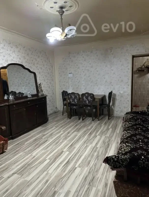 Kirayə verilir 2 otaqlı köhnə tikili 60 m²