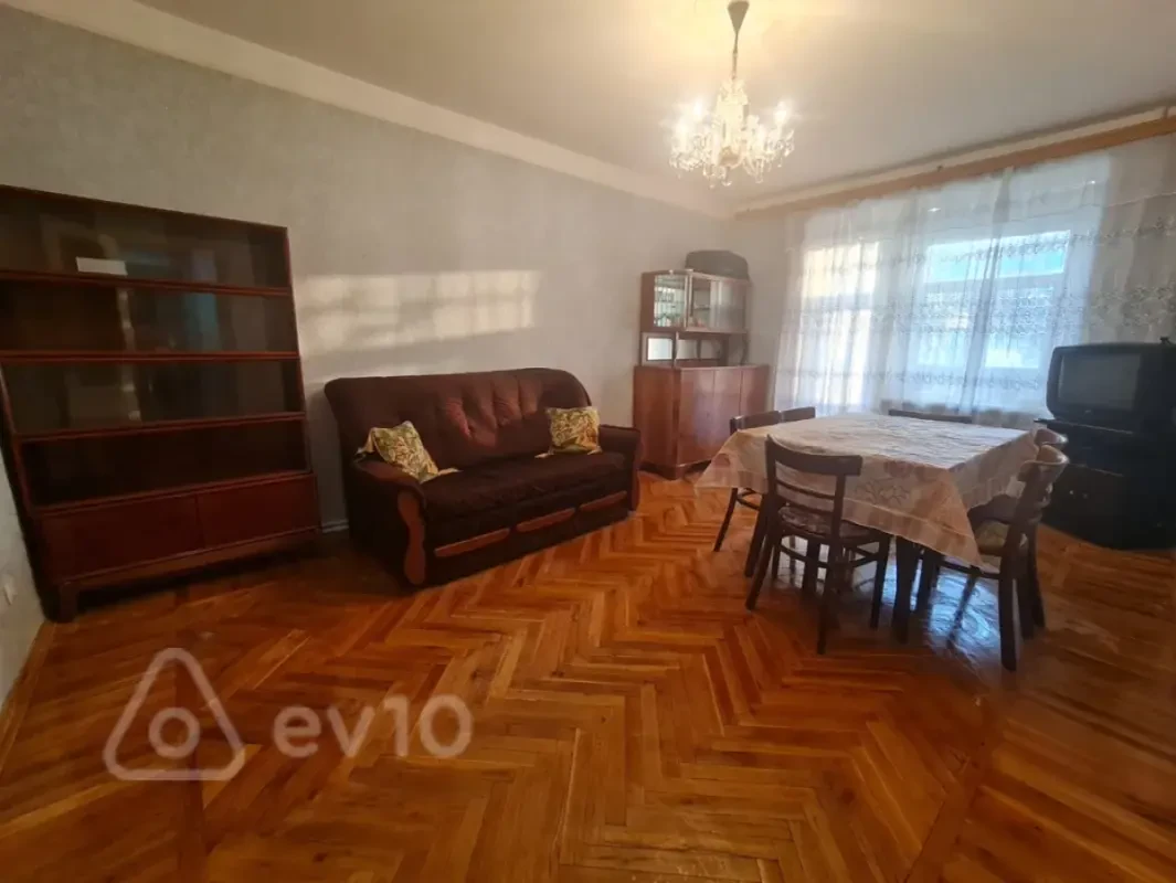 Kirayə verilir 2 otaqlı köhnə tikili 55 m²