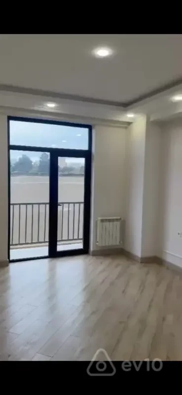 Satılır 2 otaqlı yeni tikili 62 m²