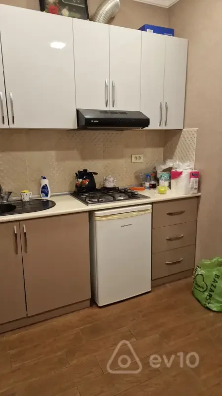 Kirayə verilir 1 otaqlı köhnə tikili 44 m²