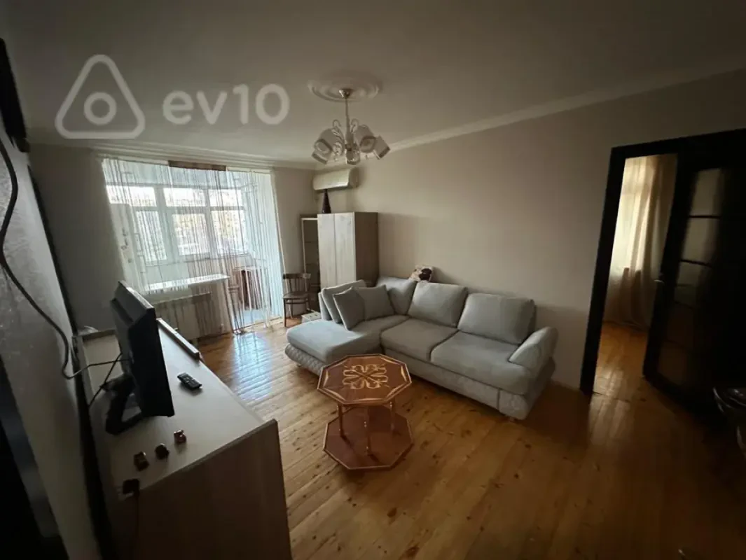 Kirayə verilir 2 otaqlı köhnə tikili 50 m²