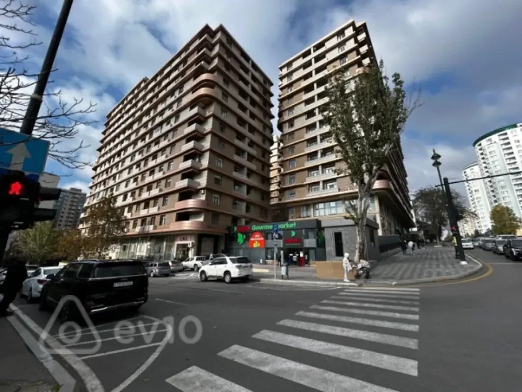 Satılır 4 otaqlı yeni tikili 256 m²