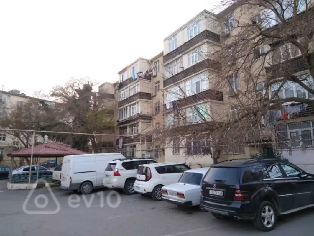 Satılır 1 otaqlı köhnə tikili 35 m²